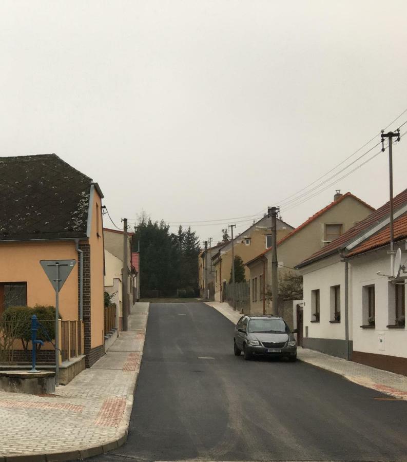 בית אירוח Podkrovi S Koupelnou Svinarov